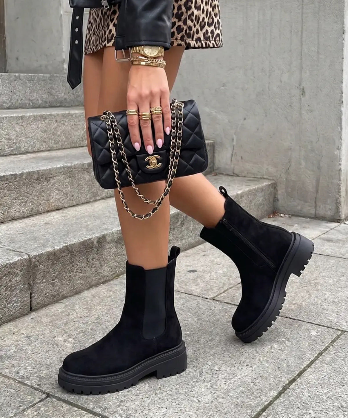 Botines Chelsea de ante Lania negros