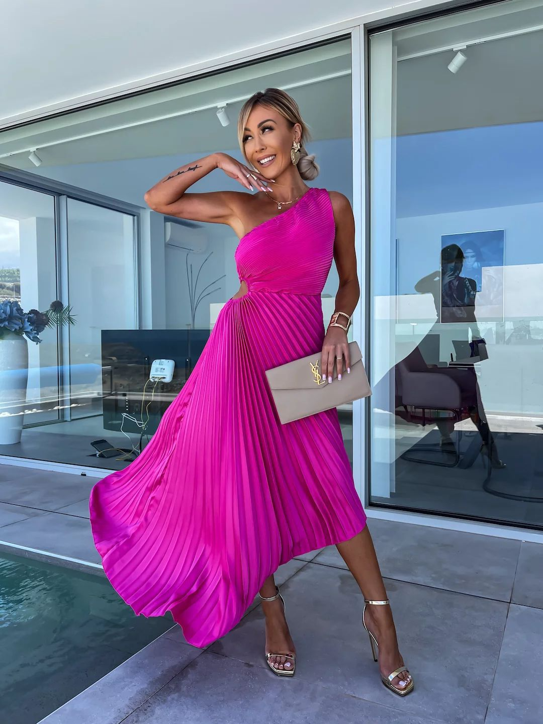 ELLA | Vestido midi de un hombro plisado