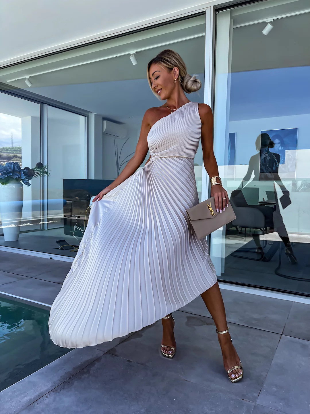 ELLA | Vestido midi de un hombro plisado