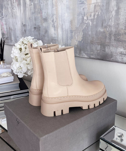 Botines Chelsea Nora cortos en beige