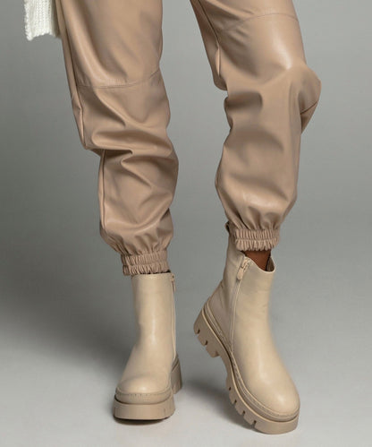 Botines Chelsea Nora cortos en beige