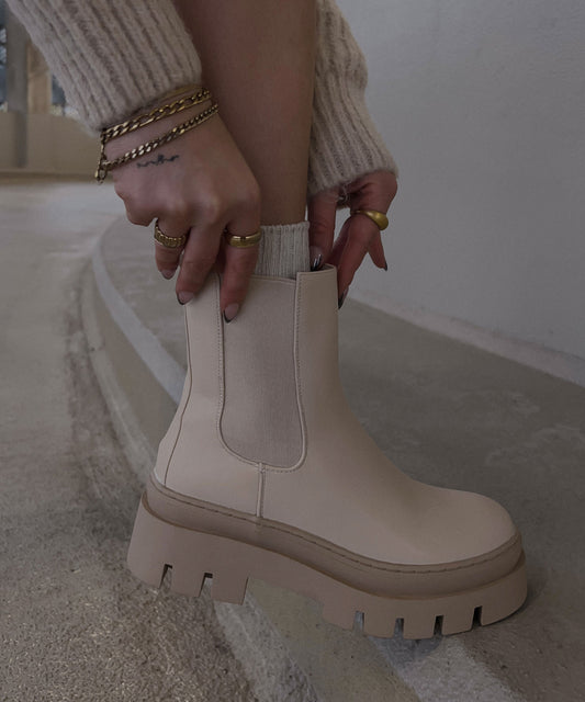 Botines Chelsea Nora cortos en beige