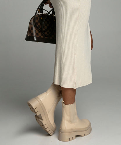 Botines Chelsea Nora cortos en beige