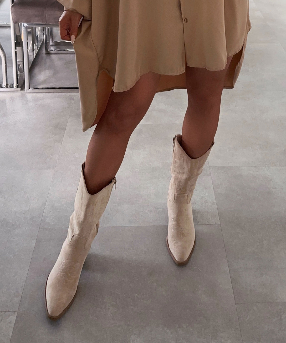 Botas cowboy Selenay beige de caña midi