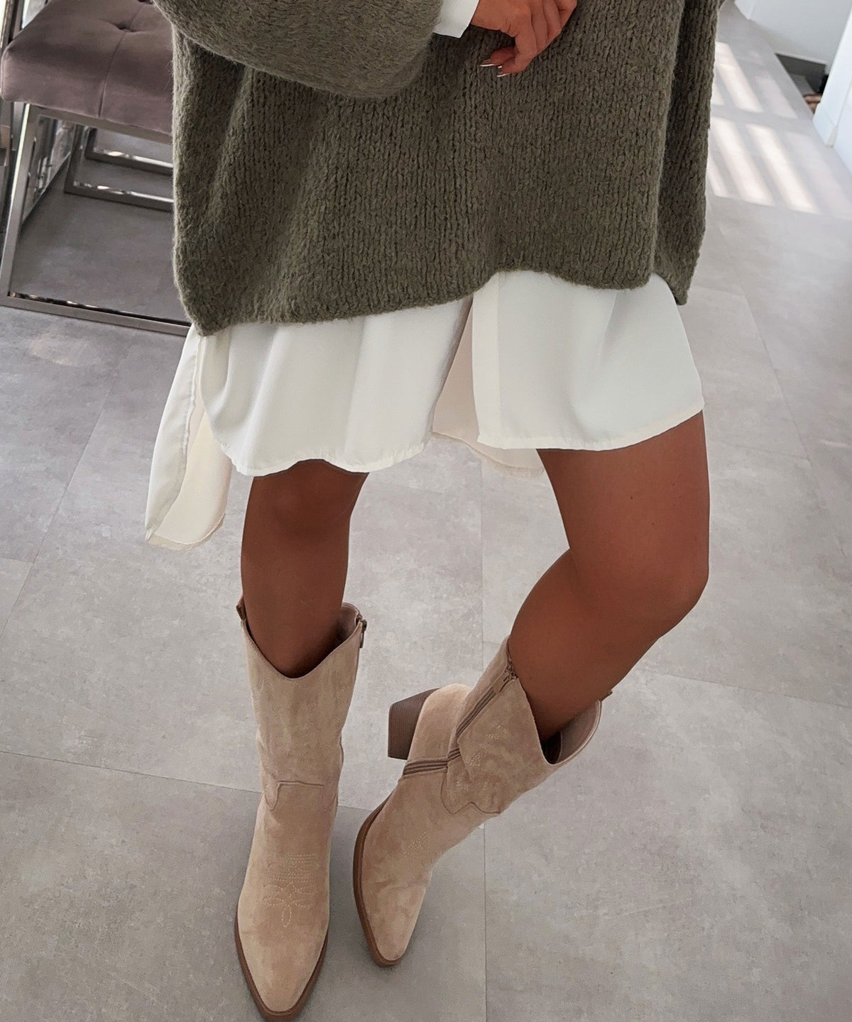 Botas cowboy Selenay beige de caña midi
