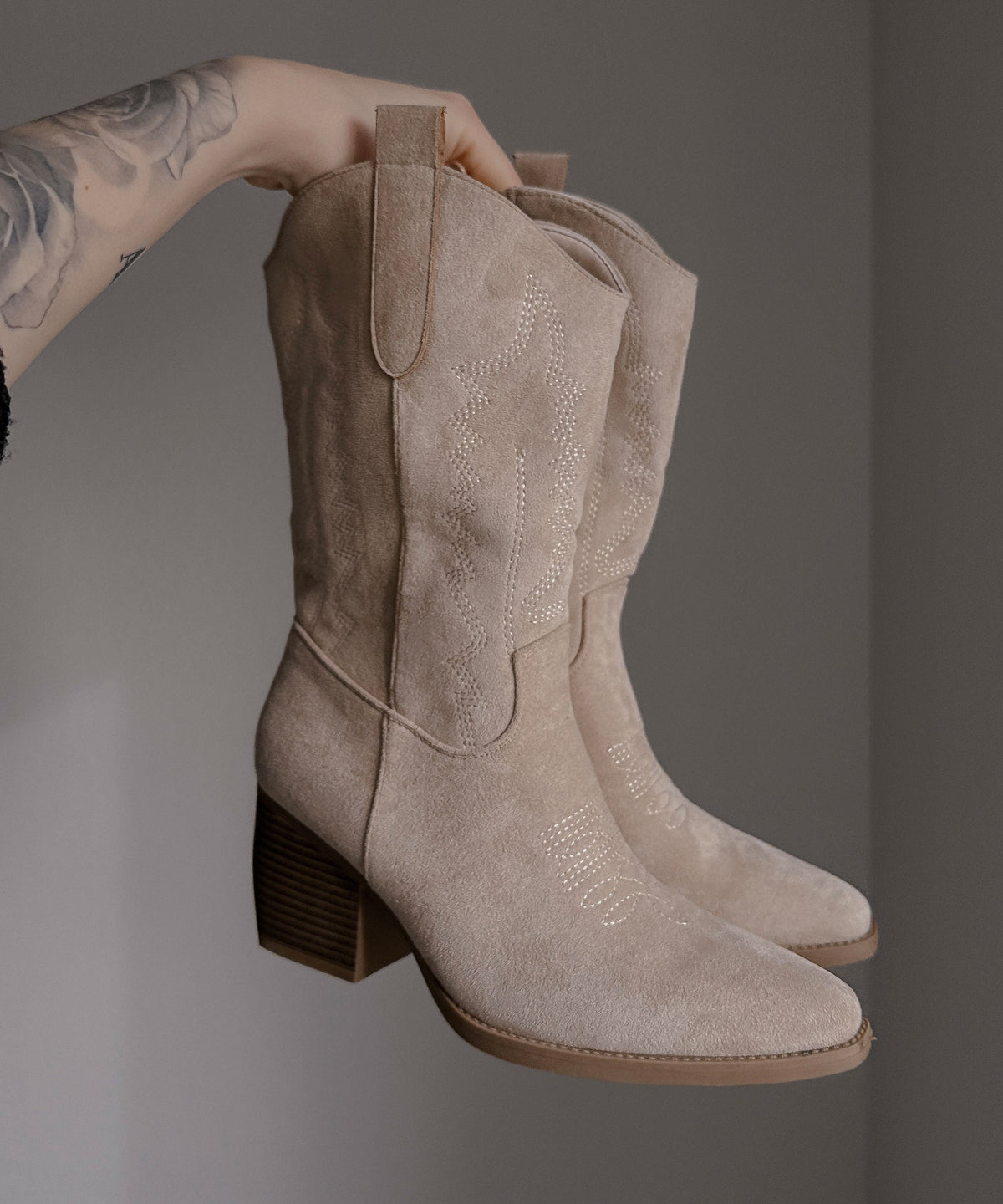 Botas cowboy Selenay beige de caña midi