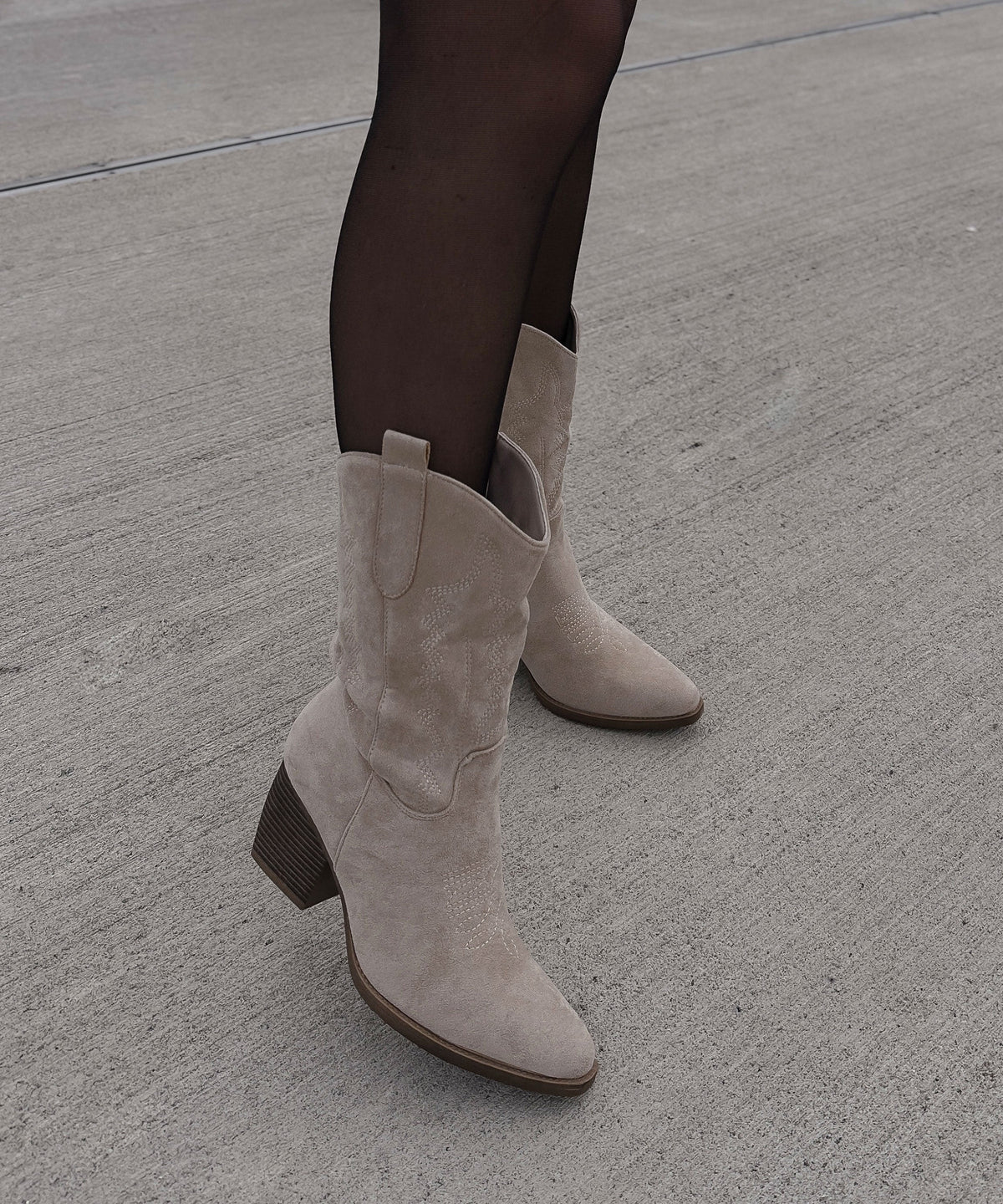 Botas cowboy Selenay beige de caña midi