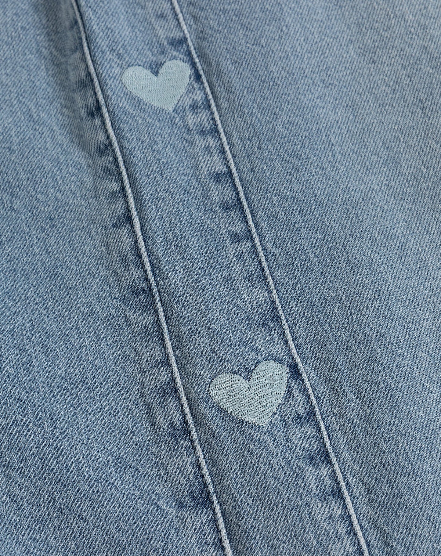 CORAZÓN LATERAL DENIM MOM SHORT AZUL