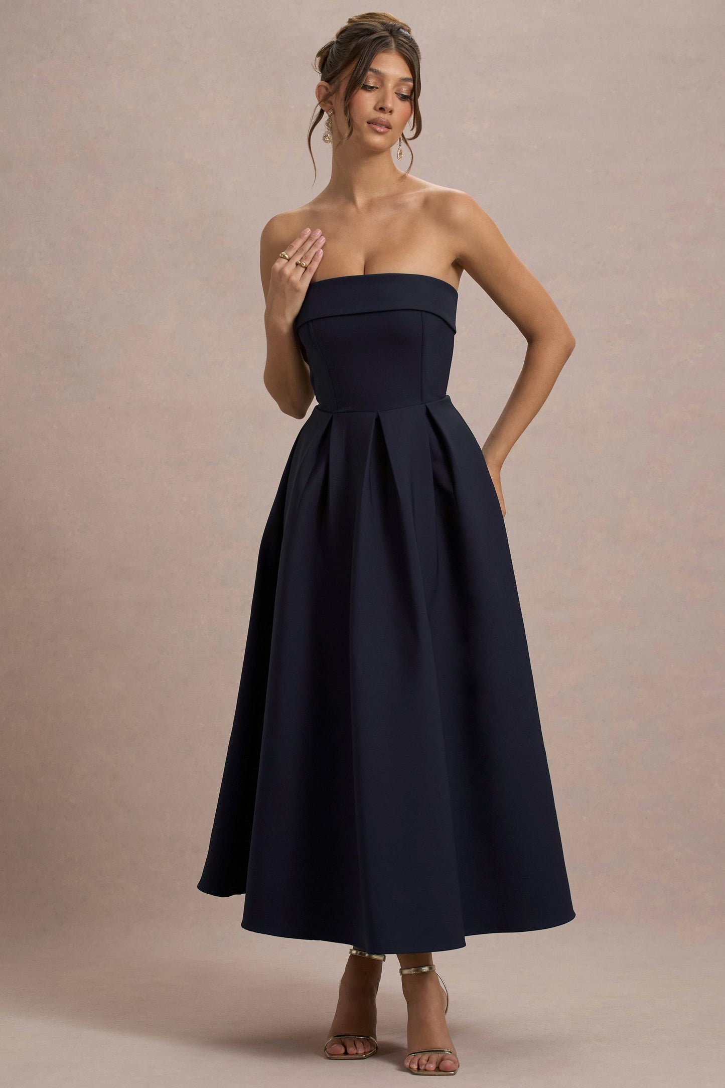 ANNE | Vestido midi elegante con escote en hombros descubiertos