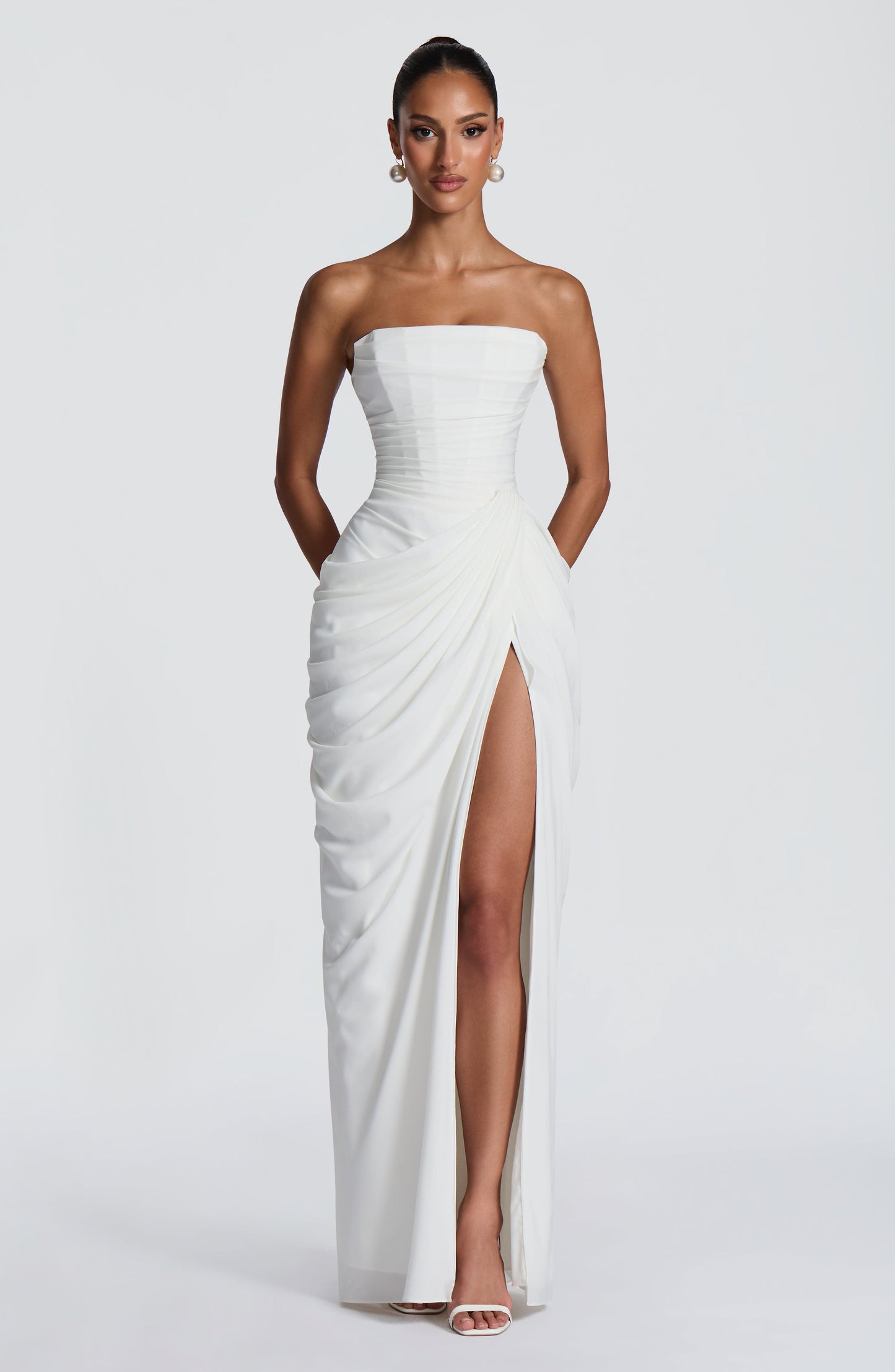 HANNAH | Vestido maxi elegante con drapeado y abertura alta