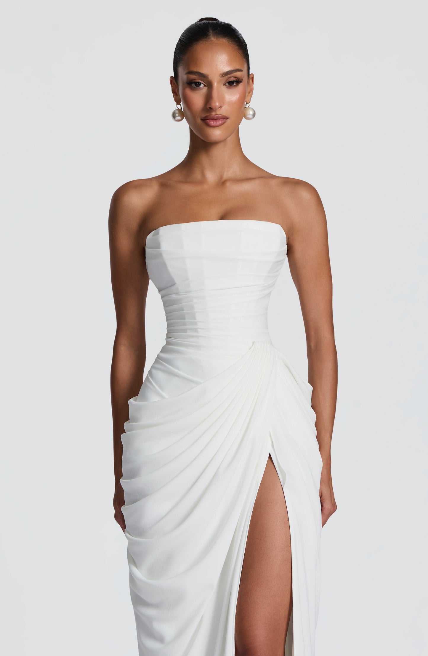 HANNAH | Vestido maxi elegante con drapeado y abertura alta