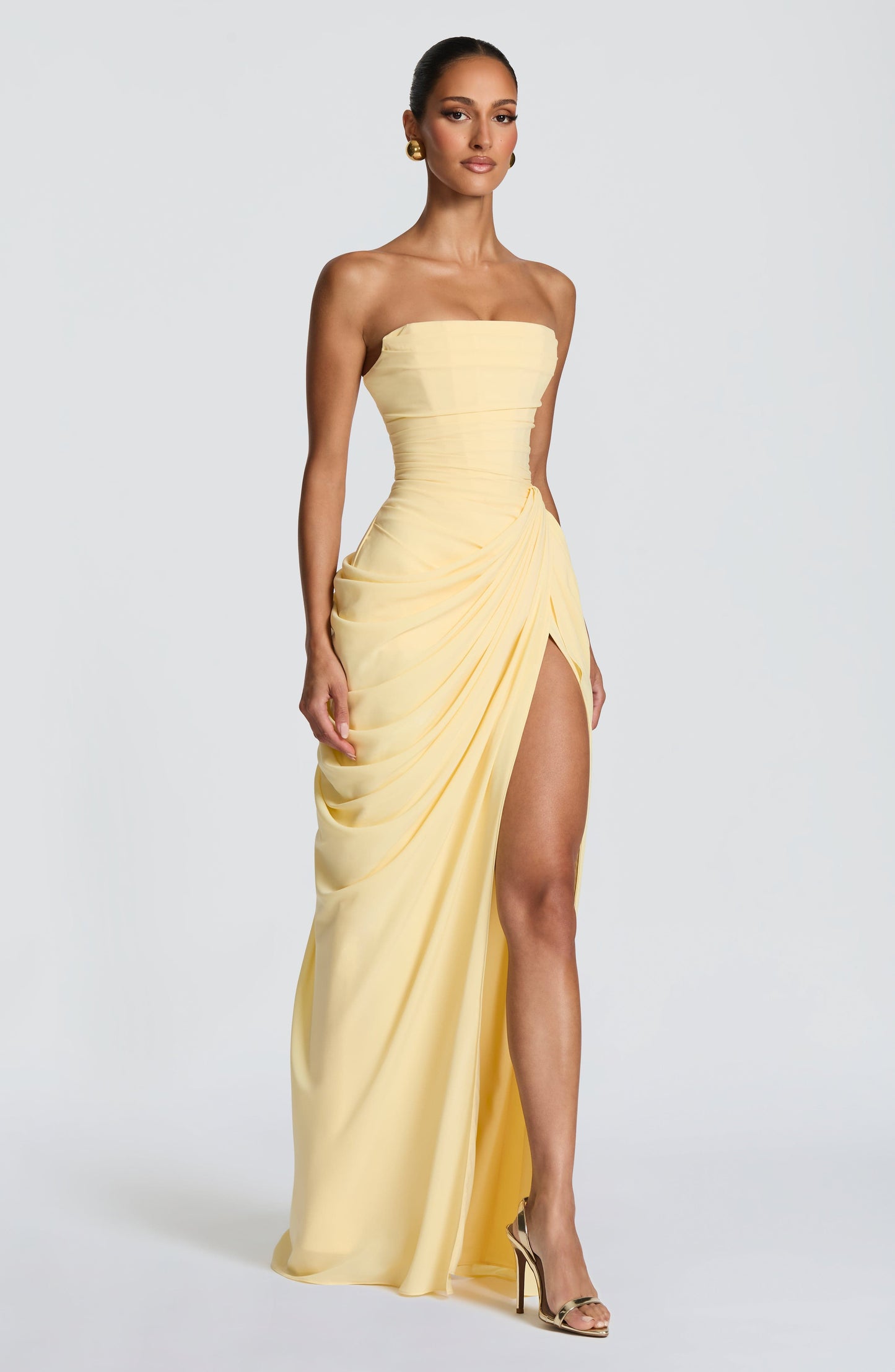 HANNAH | Vestido maxi elegante con drapeado y abertura alta