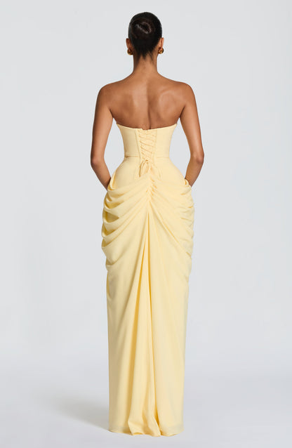 HANNAH | Vestido maxi elegante con drapeado y abertura alta