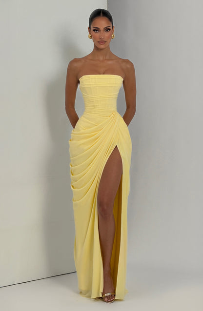 HANNAH | Vestido maxi elegante con drapeado y abertura alta