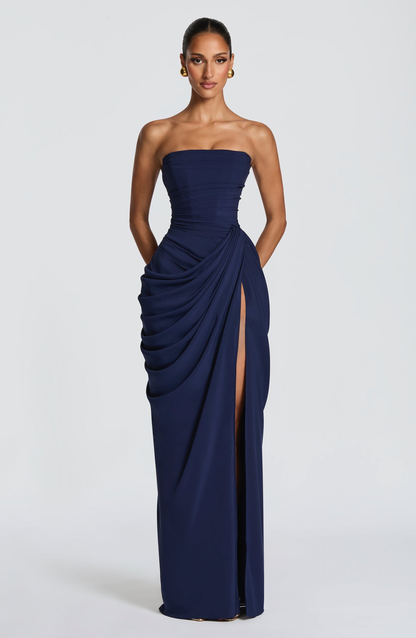 HANNAH | Vestido maxi elegante con drapeado y abertura alta