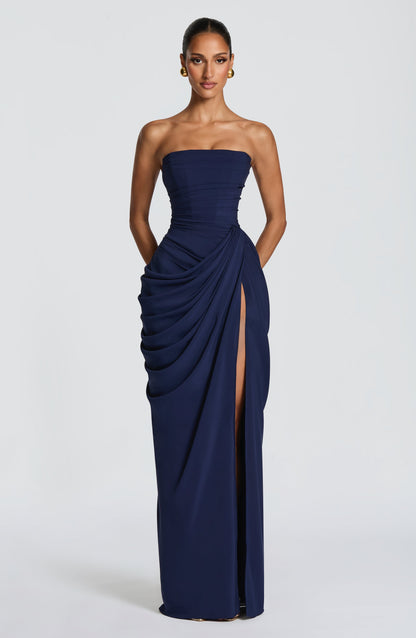 HANNAH | Vestido maxi elegante con drapeado y abertura alta