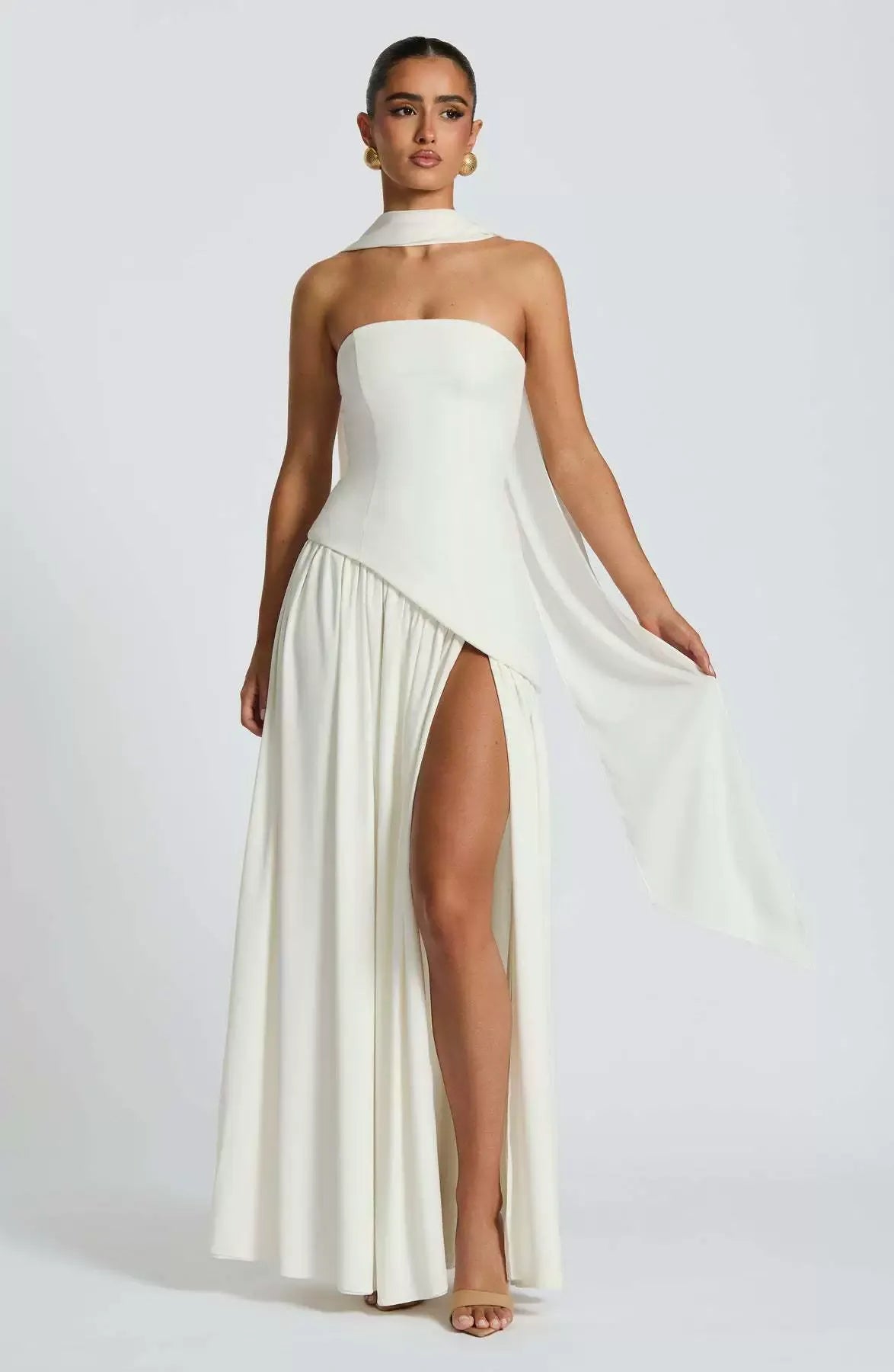 LINA | Vestido maxi sin tirantes con abertura alta