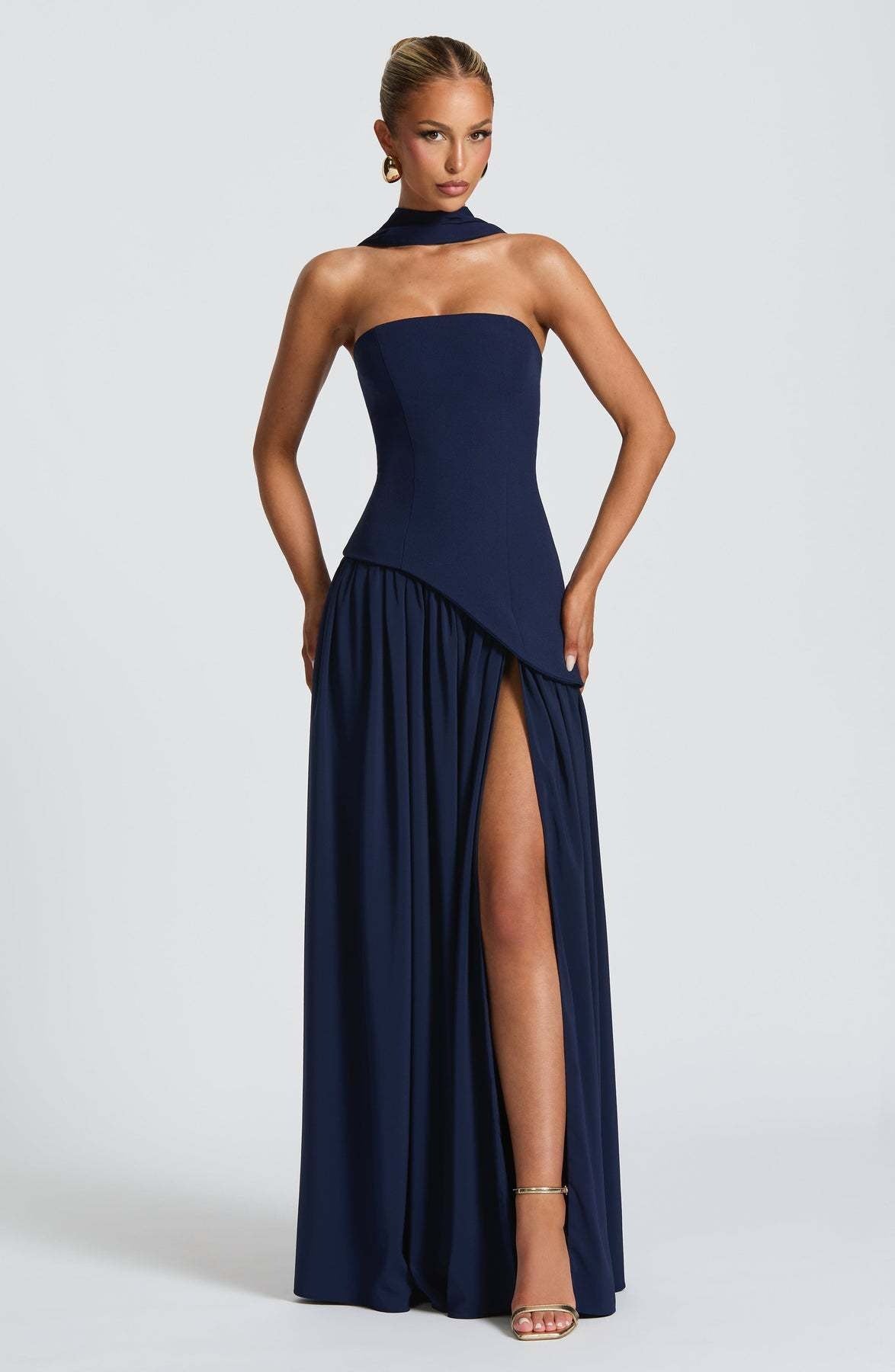 LINA | Vestido maxi sin tirantes con abertura alta