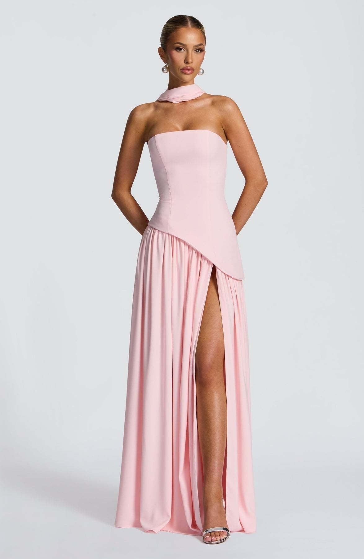 LINA | Vestido maxi sin tirantes con abertura alta