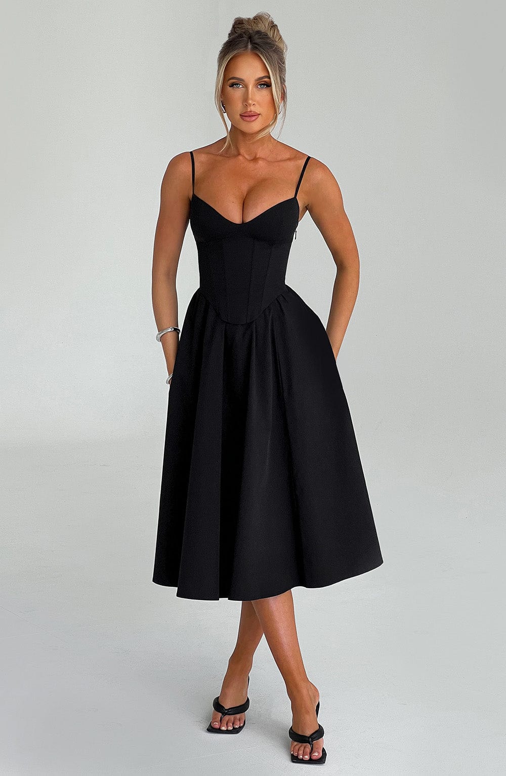MAILEEN | Vestido midi elegante con estilo corsé