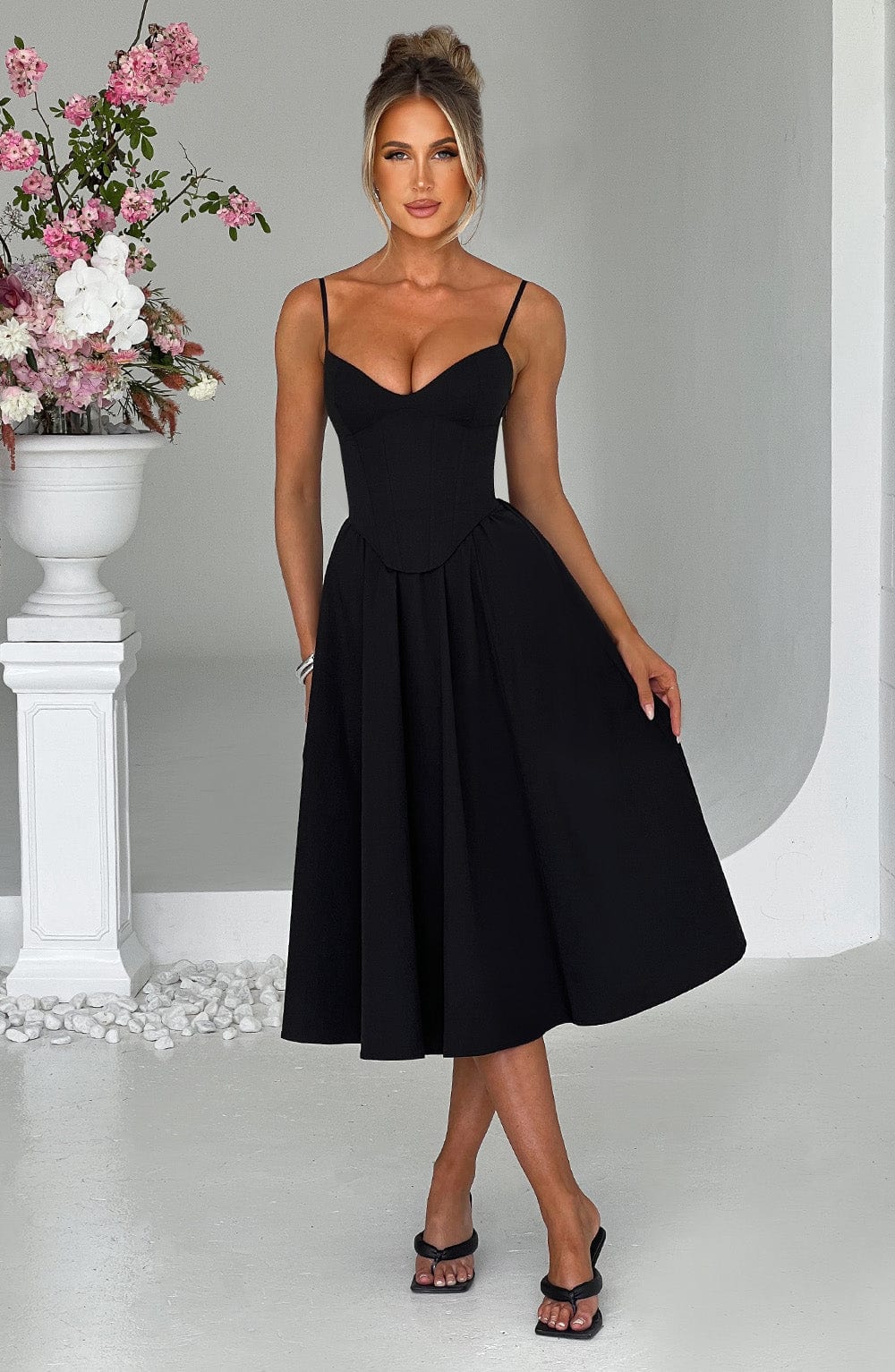 MAILEEN | Vestido midi elegante con estilo corsé