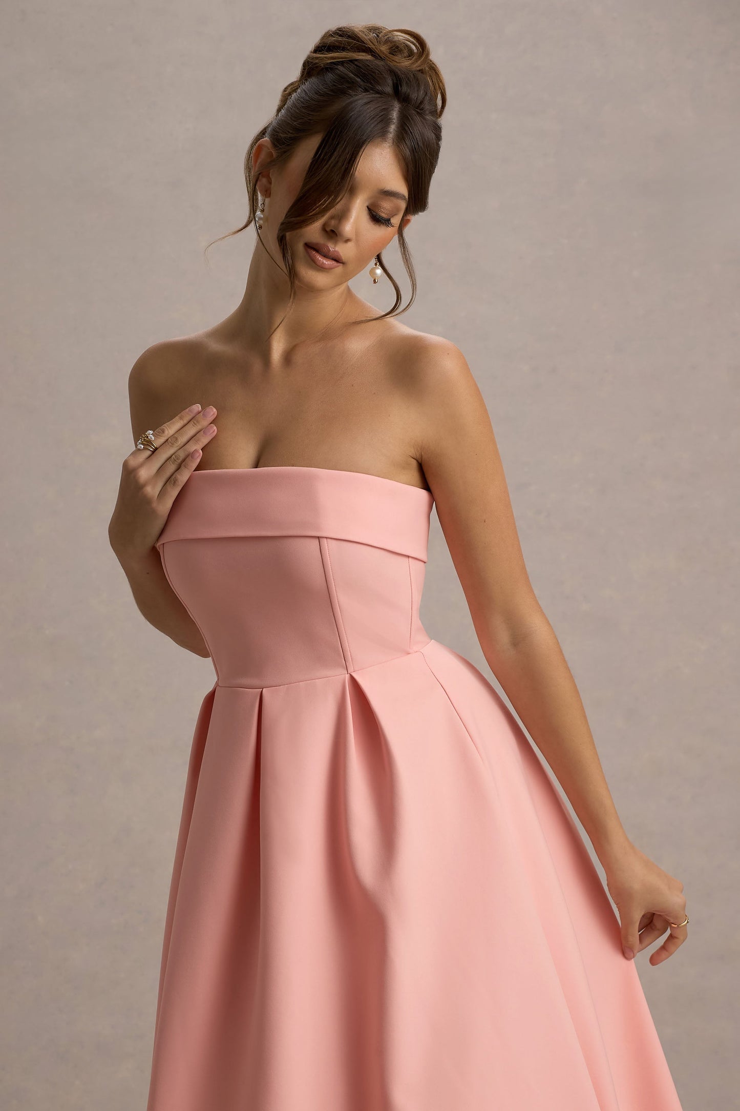 ANNE | Vestido midi elegante con escote en hombros descubiertos